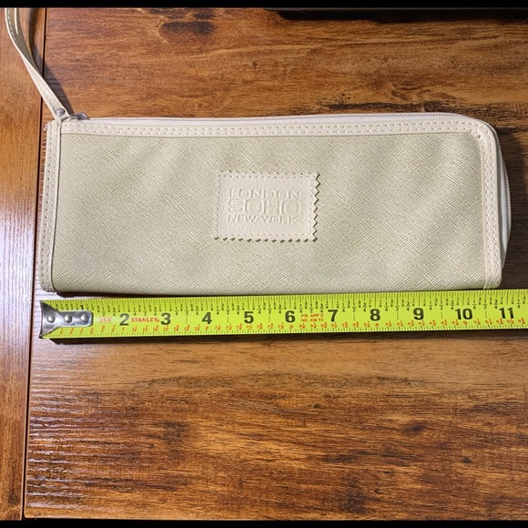 London Soho New York Wristlet - Picture 6 of 6